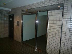 16/16 エントランス