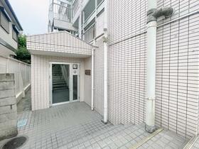 16/16 エントランス