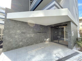 16/16 エントランス