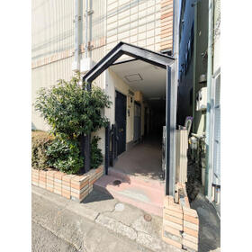 16/16 エントランス