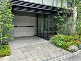 16/16 エントランス