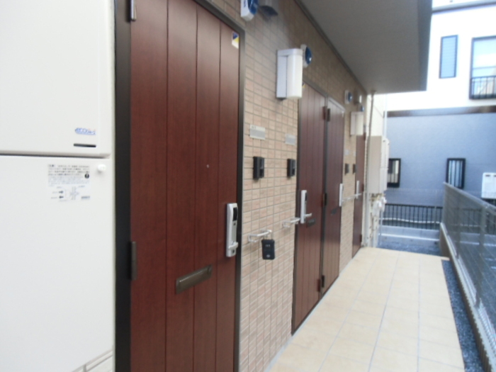 16/17 エントランス