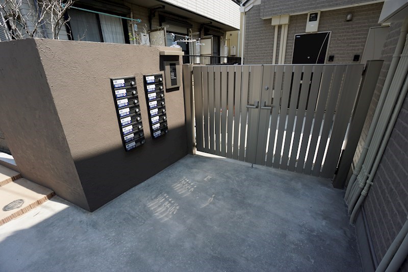 2/2 エントランス