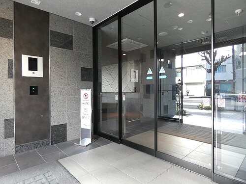 28/29 エントランス