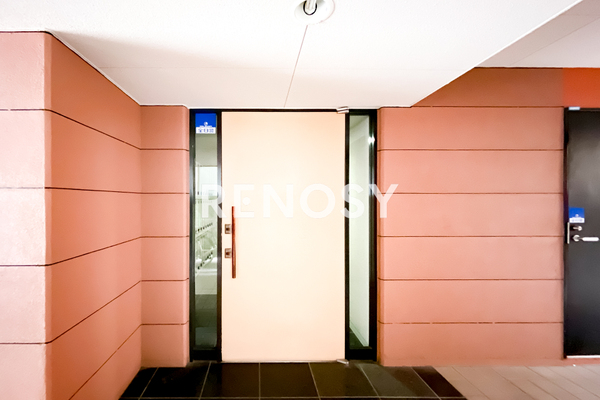 26/30 エントランス