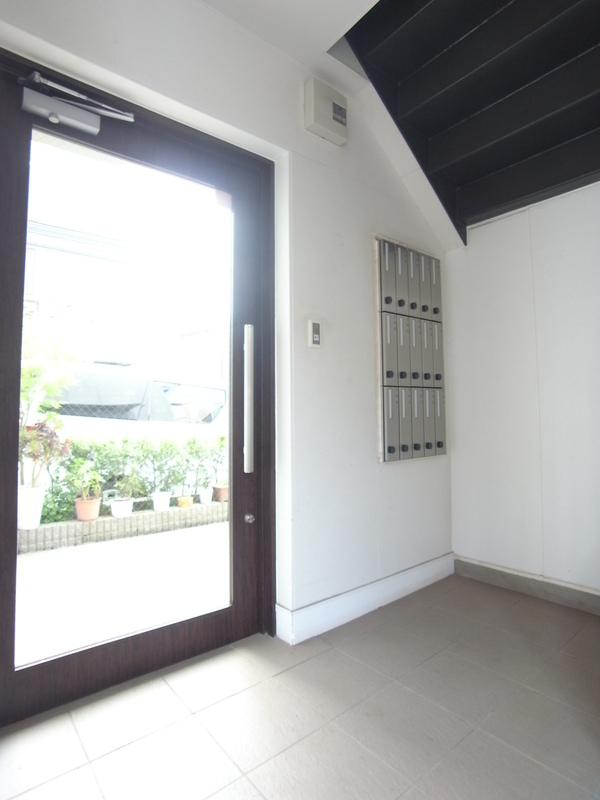 2/2 エントランス