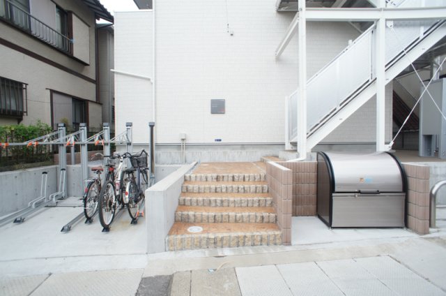 2/2 エントランス