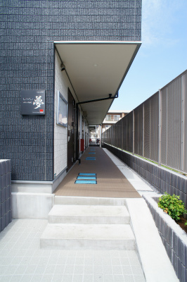 22/23 エントランス