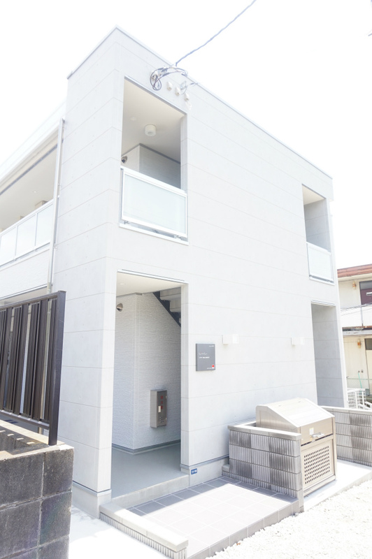 23/23 エントランス