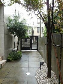 16/16 エントランス