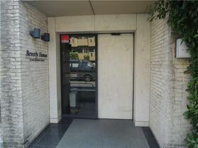 16/16 エントランス