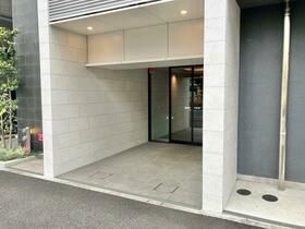 16/16 エントランス