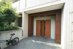 16/16 エントランス