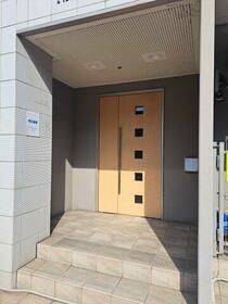 16/17 エントランス