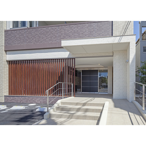 20/30 エントランス