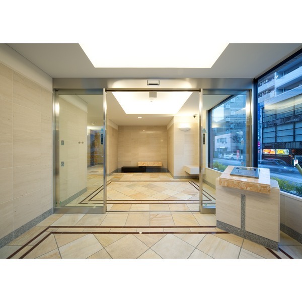 18/18 エントランス