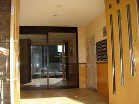 16/16 エントランス