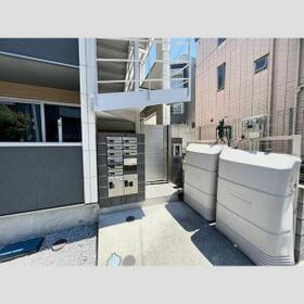 14/14 エントランス