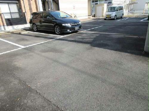 14/14 駐車場