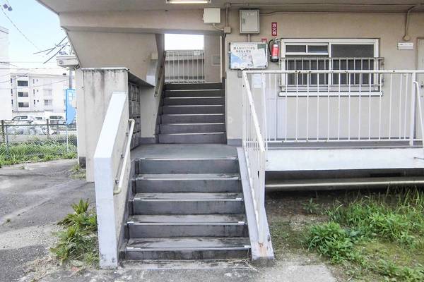 16/17 エントランス