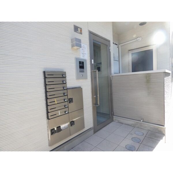 16/16 エントランス