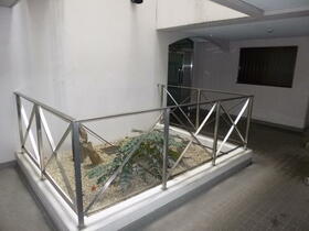 16/16 エントランス