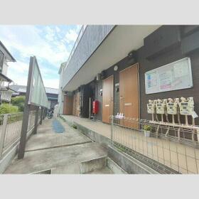 13/14 エントランス