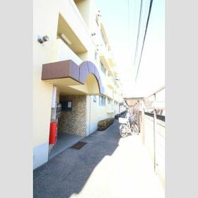 16/16 エントランス