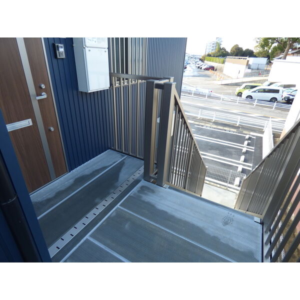 18/21 エントランス