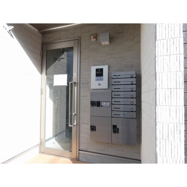 2/2 エントランス