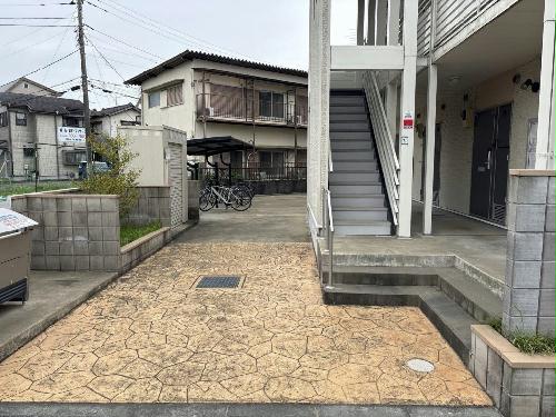 13/14 エントランス