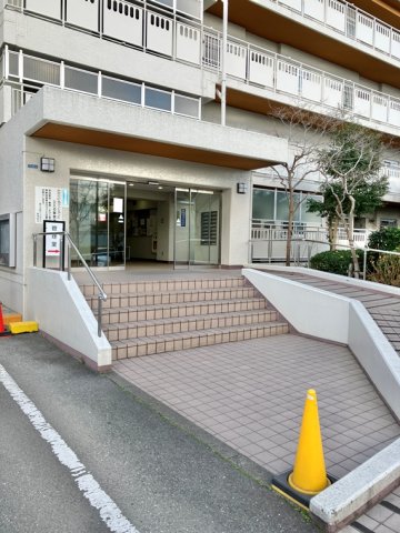 18/28 エントランス