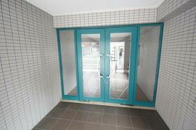 16/16 エントランス