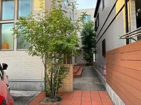 16/16 エントランス