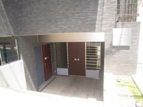 16/16 エントランス