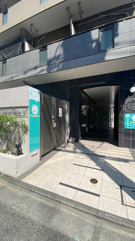 20/21 エントランス