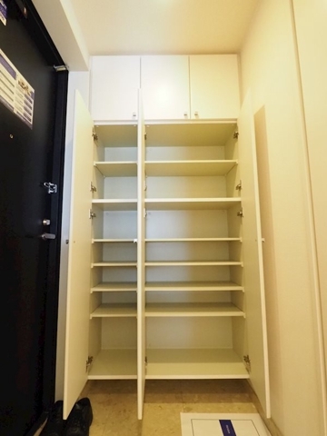 21/27 エントランス