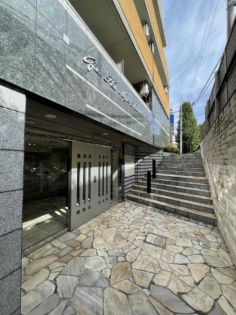 26/29 エントランス