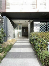 16/16 エントランス