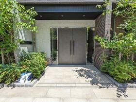 16/16 エントランス