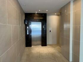 16/16 エントランス