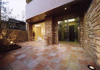 18/19 エントランス