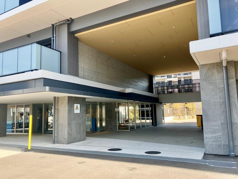 16/16 エントランス