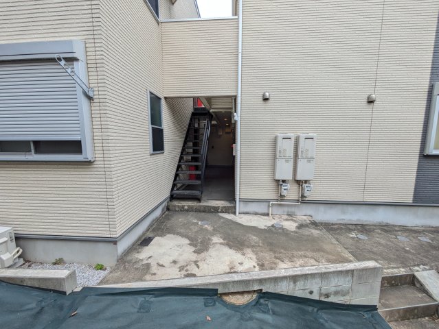 16/19 エントランス