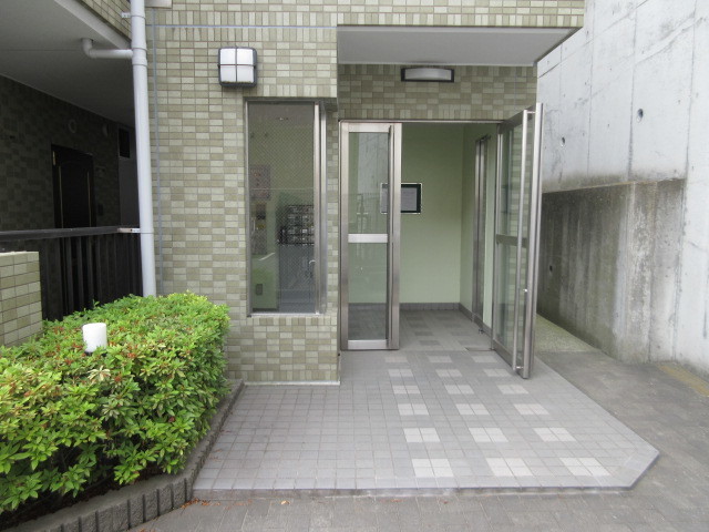 2/3 エントランス