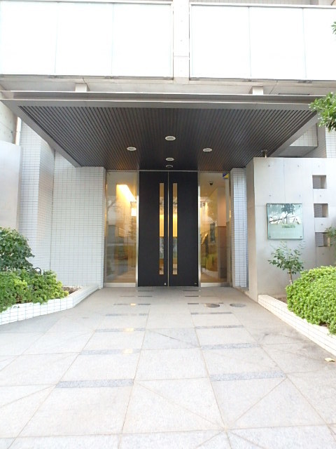 26/30 エントランス