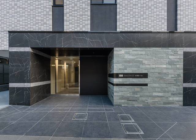 17/25 エントランス