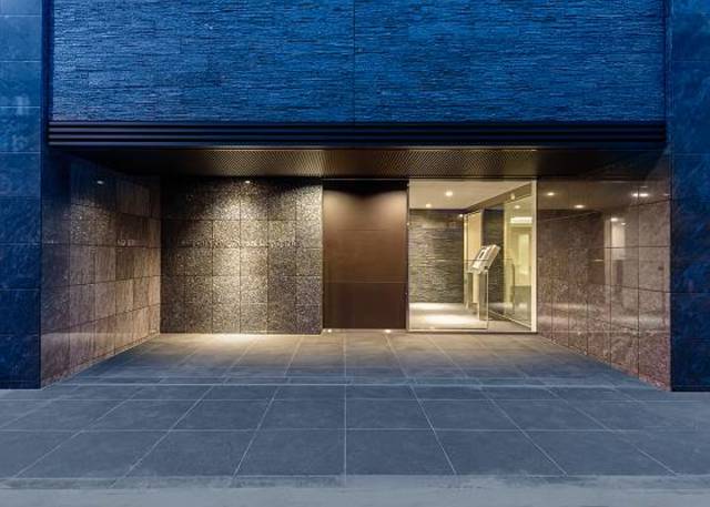 26/27 エントランス