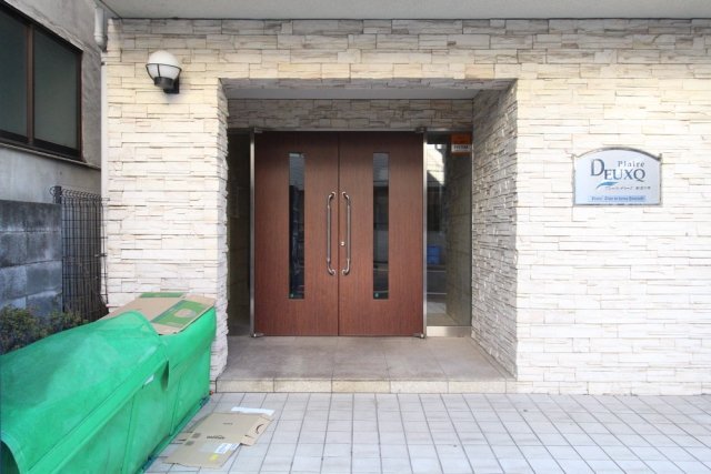 23/26 エントランス