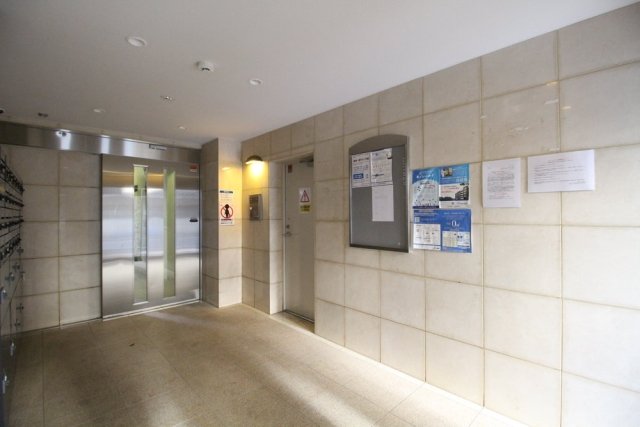 25/26 エントランス